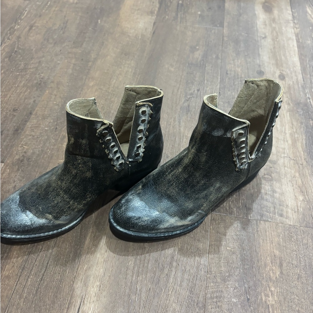 Circle G Men's Distressed Gray Chukka Boots